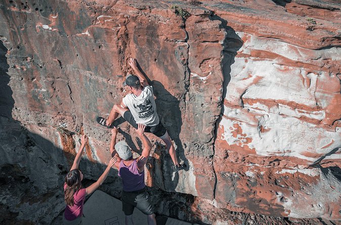 Half-Day Sundowner Bouldering Small Group Guided Trip in Algarve - How the Guide Shapes Lines for Different Levels