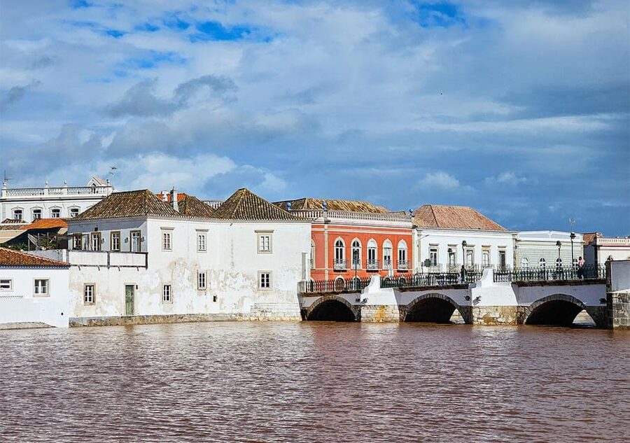 Historic centre & Wine tasting - The return to Tavira: guided context that clicks