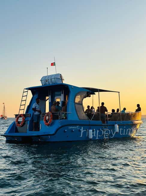 Lagos: Benagil Caves Catamaran Tour (2.5 hours) for the whole family - From Lagos Marina to Algar de Benagil, the long coastline ride