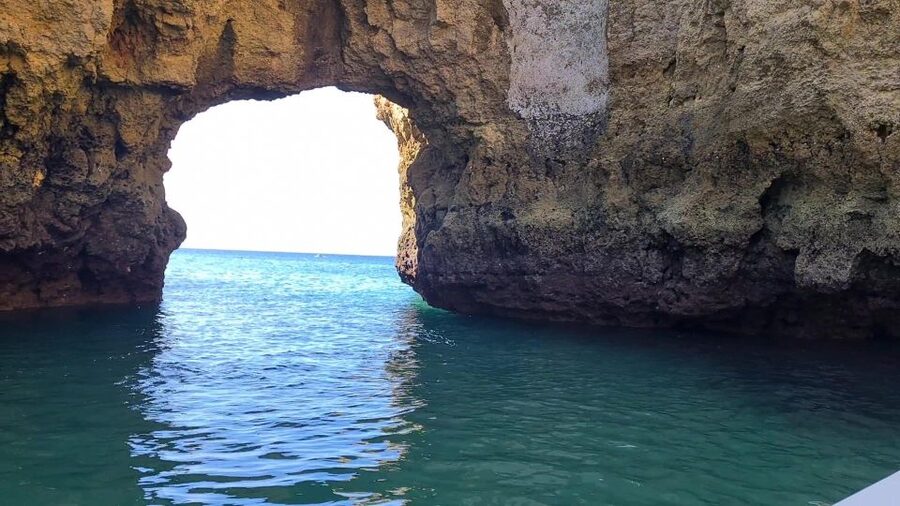 Lagos Grotto Trip in Different Languages - What you will see at the grottos and caves of Ponta da Piedade