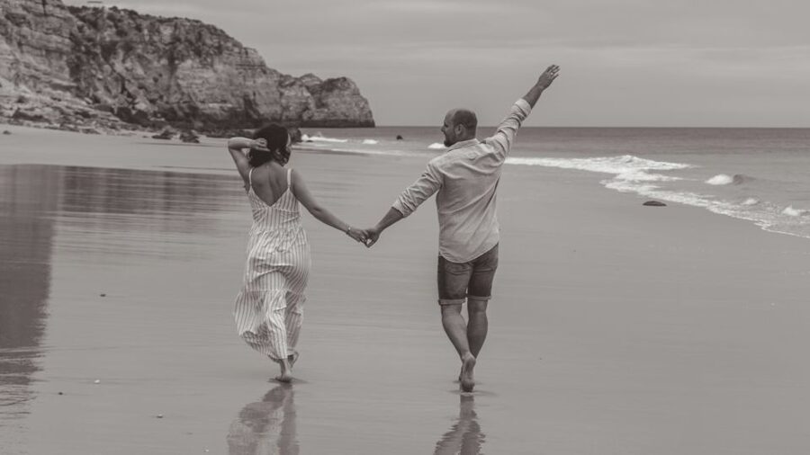 Lagos: Photoshoot for couple - A One-Hour Lagos Couple Session, Shaped by Algarve Sunset