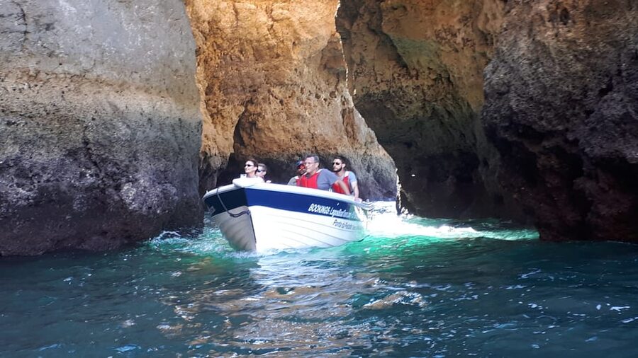 Lagos: Ponta da Piedade Grotto 1-Hour Tour with Local Guide - Multilingual Live Commentary: Less Guesswork, More Meaning