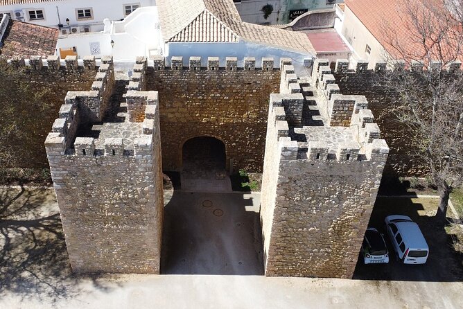 Lagos Scavenger Hunt and Sights Private Self-Guided Tour - Language Choice: English and Portuguese Prompts