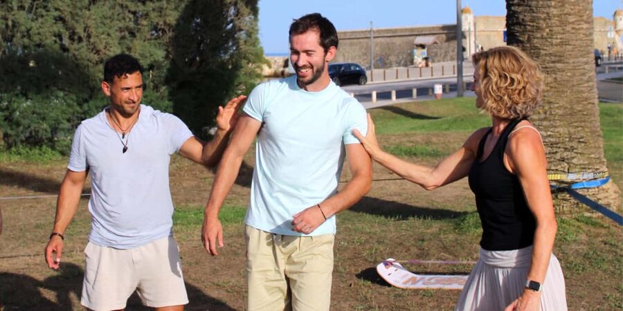 Lagos: Slacklining Made Easy | Yoga & Slacklining - Simple planning tips so you enjoy every wobble