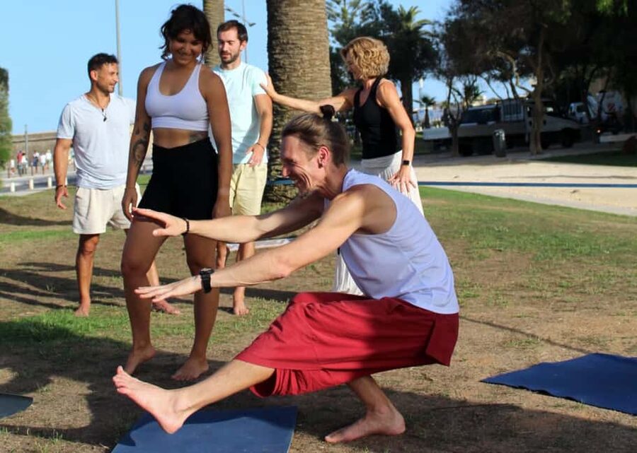 Lagos: Slacklining Made Easy | Yoga & Slacklining - What’s included, and what you should bring