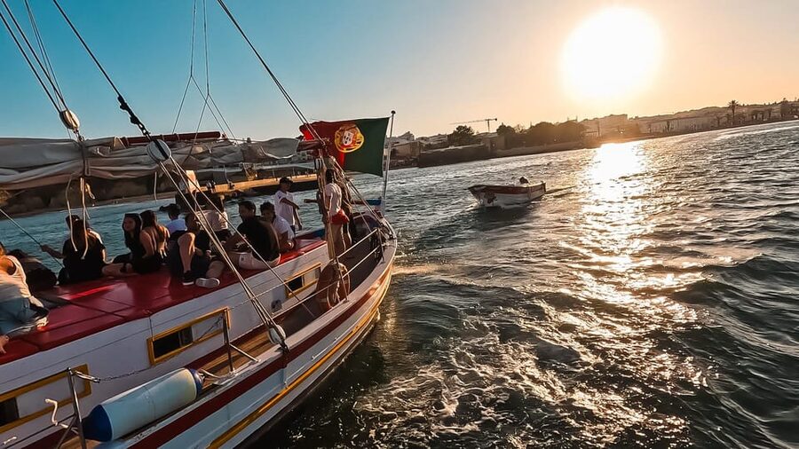 Lagos: Sunset Sail aboard a Traditional Boat with Prosecco - The Sunset Moment: Where to Sit and How to Enjoy It