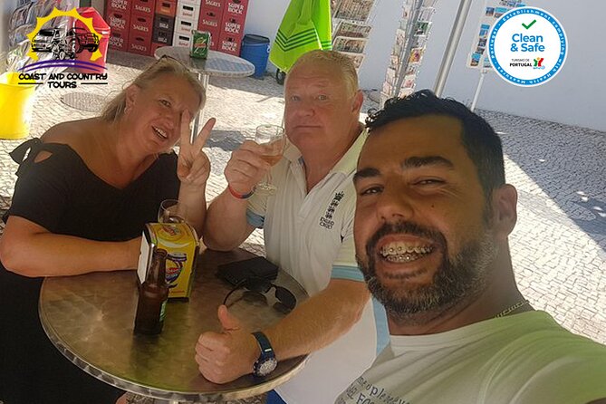Minivan tour along the coast to Benagil and Carvoeiro from Albufeira - The Armação de Pêra market stop, and why timing matters