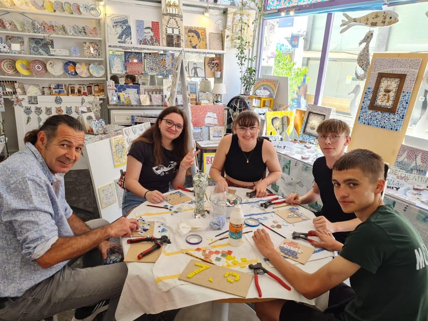 Olhão: Art Mosaic 2 hours Workshop by MosaicOlhão - Cutting and gluing, what you actually do during class