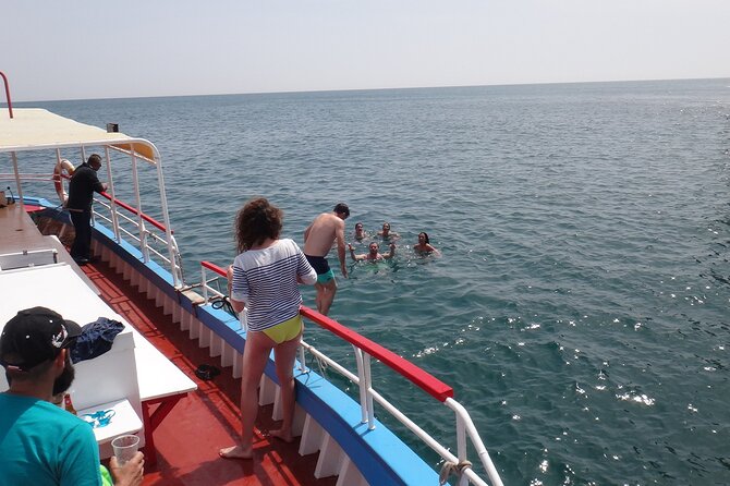 Ponta da Piedade Costal cruise and Caves-2h - Who this cruise suits best, and who should think twice