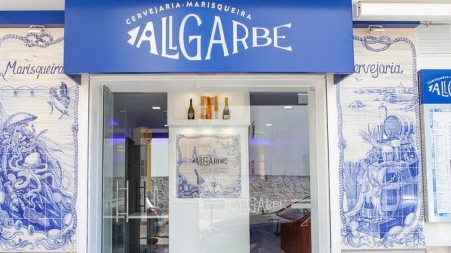 Portimão: Arabian Night Dance Show with Tapas and Wine - Live belly dancing: why the performance works with dinner