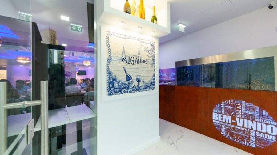 Portimão: Arabian Night Dance Show with Tapas and Wine - Service and atmosphere: what makes it feel worth the $99