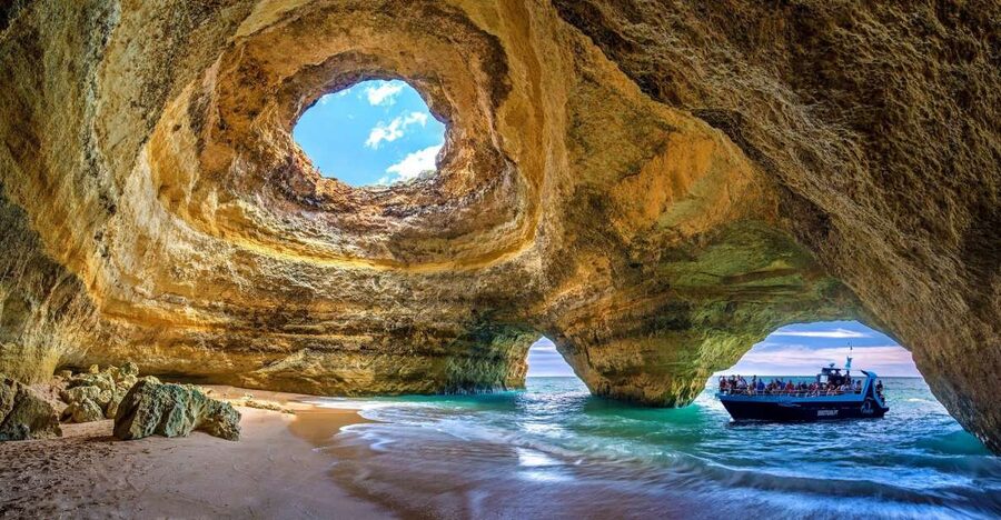 Portimão: Benagil Caves & Dolphins Watching with Biologist - Comfort, safety, and motion on a speedier boat