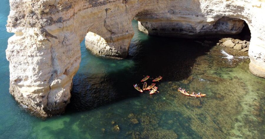 Portimão: Benagil Caves Speedboat and Kayak Guided Tour - Where to meet: Marina de Portimão and that blue kiosk