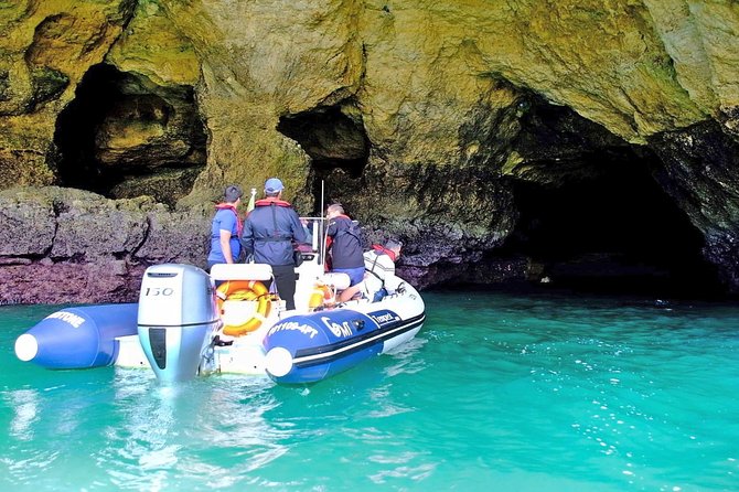 Portimão: Benagil Caves Speedboat Tour - Live guide energy in English, and why it makes the caves easier