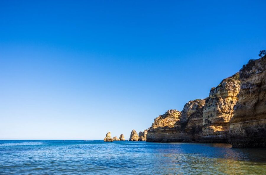 Portimão: Carvalho & Marinha Beach, Benagil Cave Boat Tour - Languages on board: English, Spanish, French, Portuguese