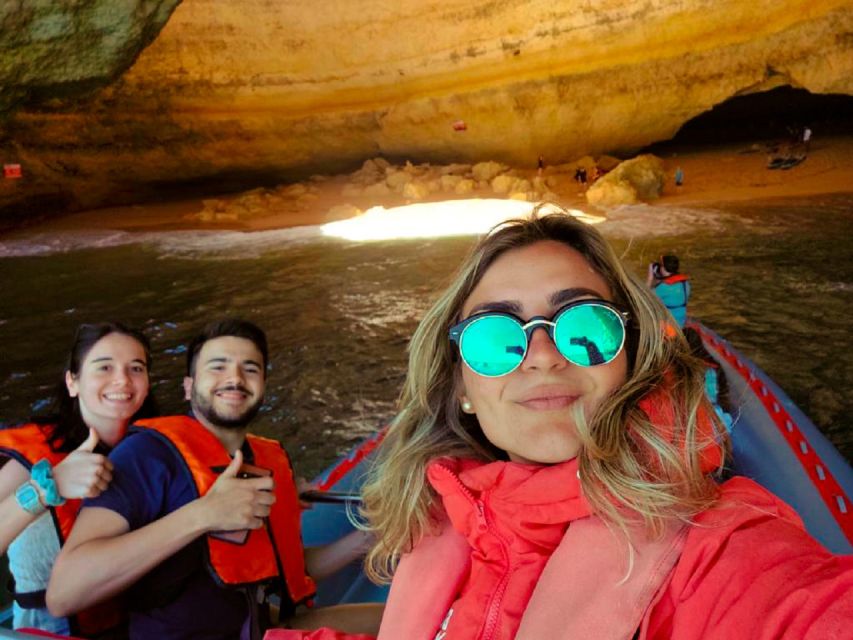 Portimão: Carvalho & Marinha Beach, Benagil Cave Boat Tour - Crowd levels and boat comfort: small group, tight seating