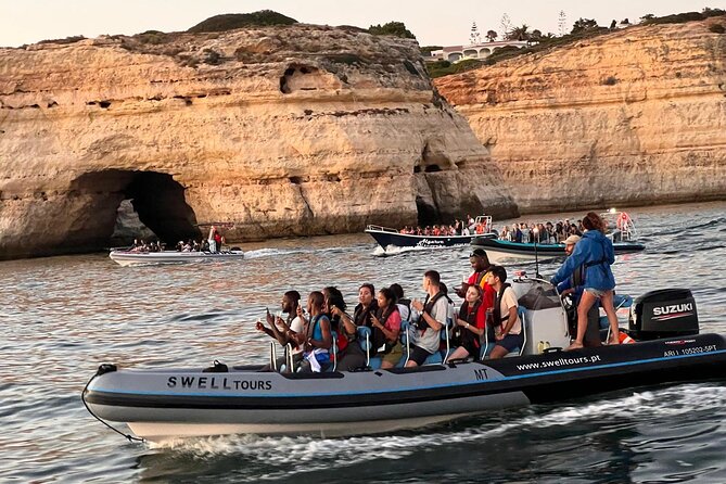 Portimão : Private Boat Tour through the Caves DE Benagil - Portimão’s 2-hour cave route that balances wow and variety