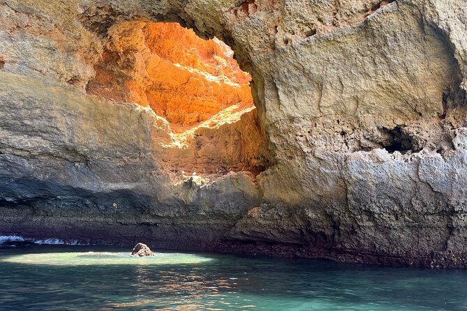 Portimão : Private Boat Tour through the Caves DE Benagil - Vila de Carvoeiro and Ferragudo: small towns seen from water