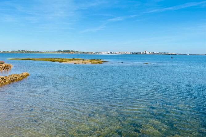 Portimão sightseeing guided tour on e-bikes - Stop 3: Praia dos Três Irmãos for Cliffs and Ocean Views