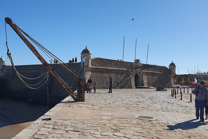 Portside Tales of Conquest and Conflict: A Lagos Audio Tour - Stop-by-stop: what you’ll see along the Plaza Infante Dom Henrique route