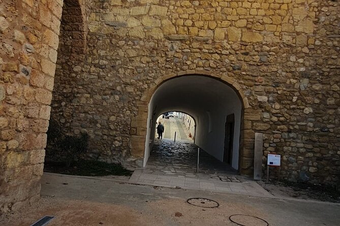 Portside Tales of Conquest and Conflict: A Lagos Audio Tour - Ponte pedonal basculante da Marina de Lagos: your finish line