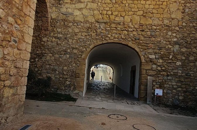 Portside Tales of Conquest and Conflict: A Lagos Audio Tour - Included vs not included: what that really means for your day