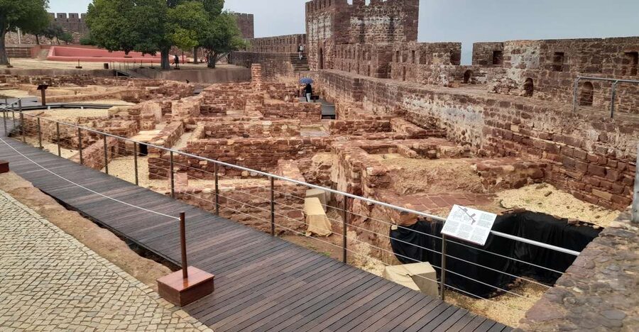 Private Tour to Silves Castle Whith Algarvian Wine Tasting - Municipal Market by the river: where Algarve flavors start
