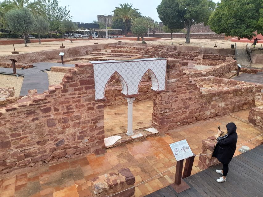 Private Tour to Silves Castle Whith Algarvian Wine Tasting - A traditional vineyard tasting: four Algarve wines you can actually compare