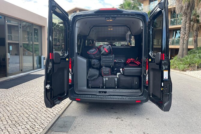 Private Transfer from Faro Airport to Pine Cliffs Hotel (4-8 pax) - A small human detail: good contact matters