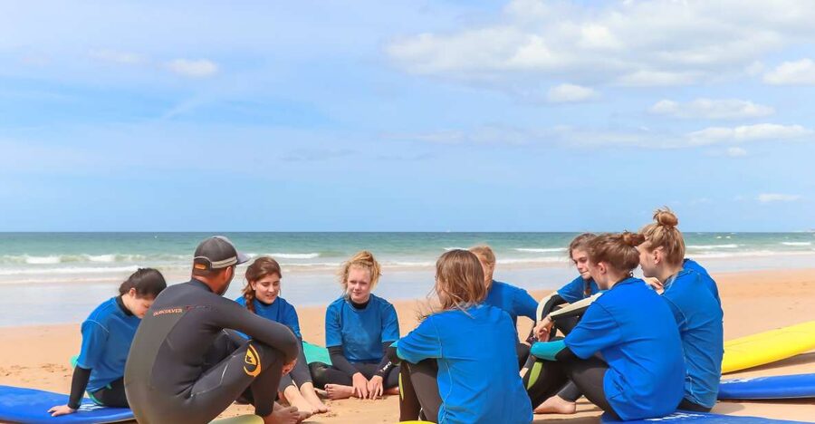 Quarteira: 2-Hour Surf Lesson at Falésia Beach - Getting to Falésia Beach: the Thay lounge parking meeting point