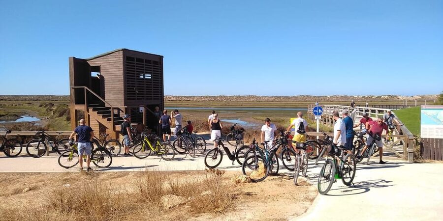 Ria Formosa: Guided Bike Tour (3h), Início na Quinta do Lago - Flamingos and salt marshes: the two highlights you’ll remember