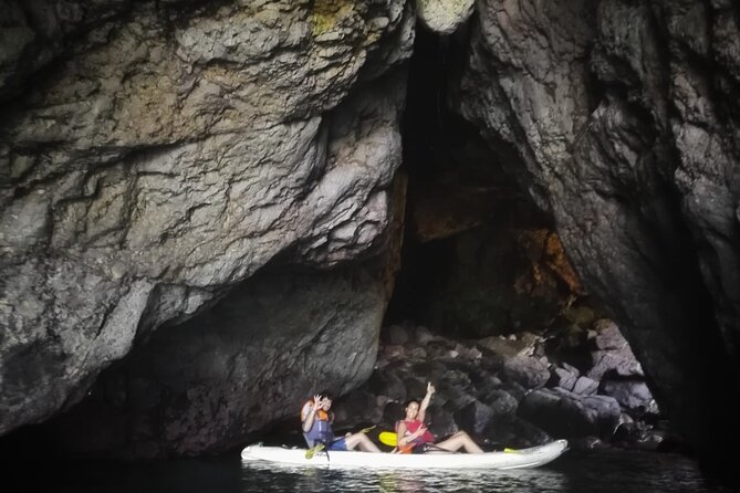 Sagres: Praia Da Ingrina Caves Guided Kayaking Tour - Entering the cave and grotto world at Praia da Ingrina