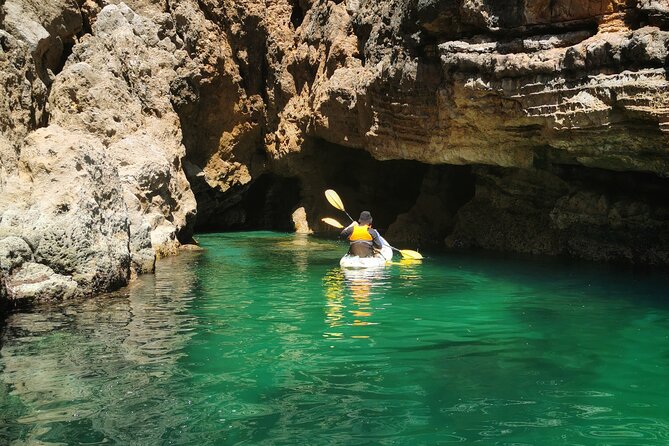 Sagres: Praia Da Ingrina Caves Guided Kayaking Tour - What happens after you land: food and drinks at Sebastião