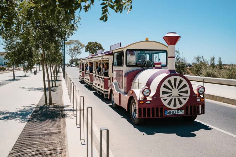 Tavira: Tourist Train City Highlights Tour - Onboard Commentary in English, French, Portuguese, Spanish, and German