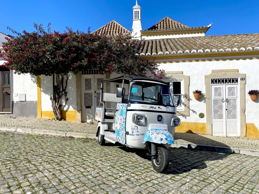 Tavira: Tuk-Tuk City Tour - Alto de São Brás and the first big church landmarks