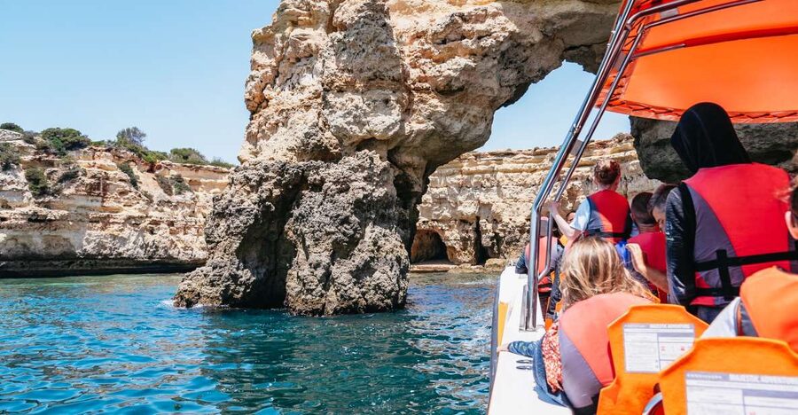 Vilamoura: Benagil Cave Boat Tour with Entry&Dolphin search - What you’ll notice fast on the water